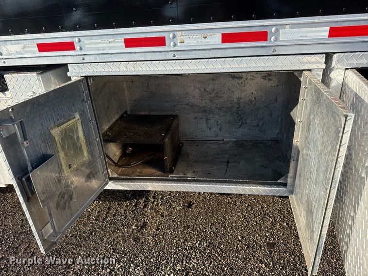 image for item EM8255 2005 Peterbilt 357 fuel / lube truck