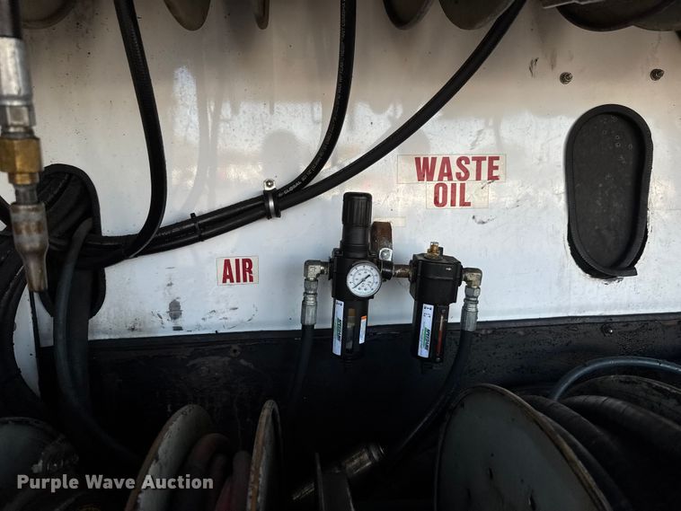 image for item EM8255 2005 Peterbilt 357 fuel / lube truck