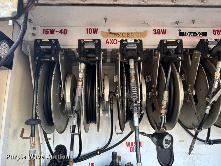 image for item EM8255 2005 Peterbilt 357 fuel / lube truck