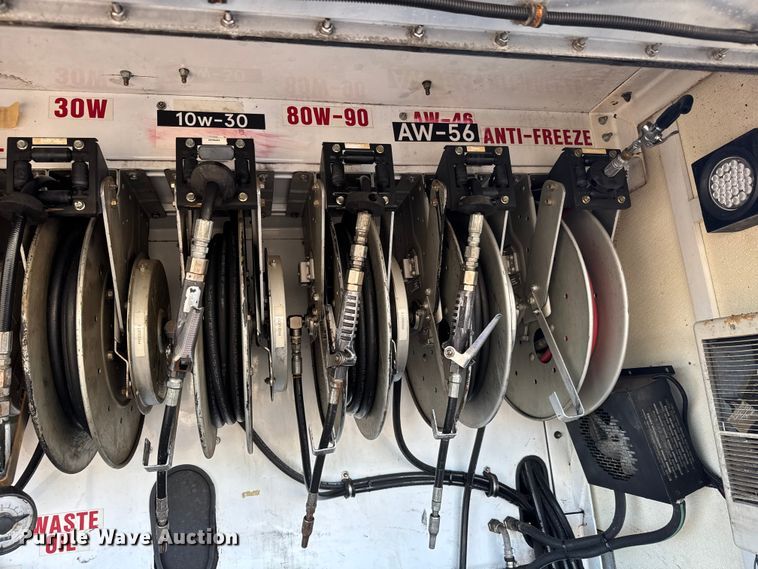 image for item EM8255 2005 Peterbilt 357 fuel / lube truck