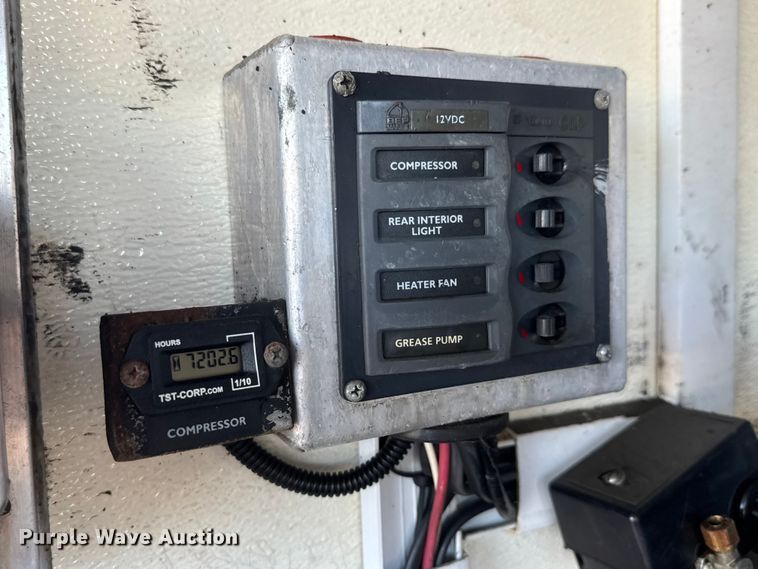 image for item EM8255 2005 Peterbilt 357 fuel / lube truck