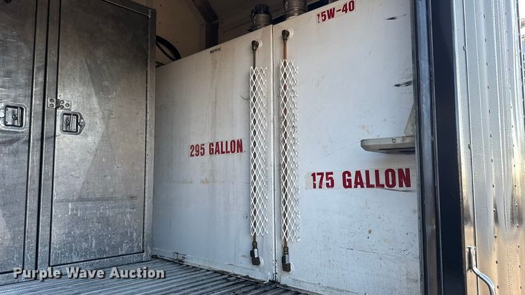 image for item EM8255 2005 Peterbilt 357 fuel / lube truck