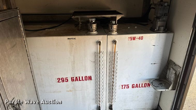 image for item EM8255 2005 Peterbilt 357 fuel / lube truck