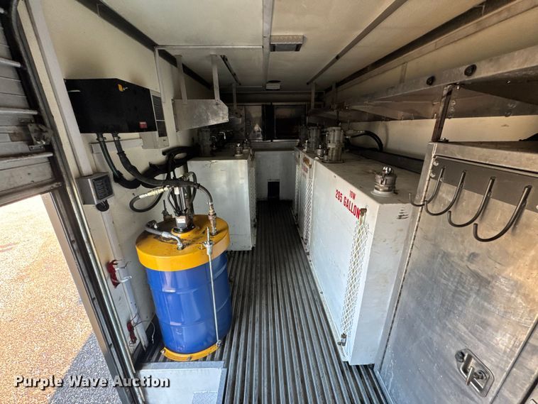 image for item EM8255 2005 Peterbilt 357 fuel / lube truck