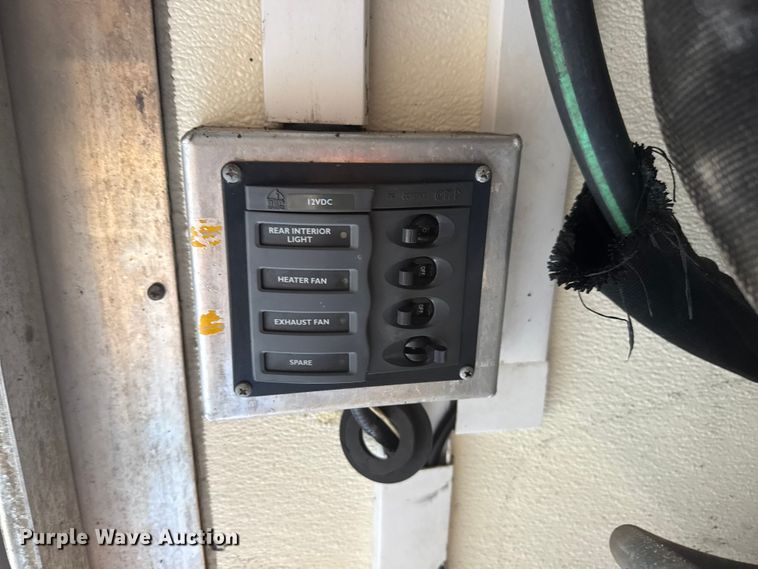 image for item EM8255 2005 Peterbilt 357 fuel / lube truck