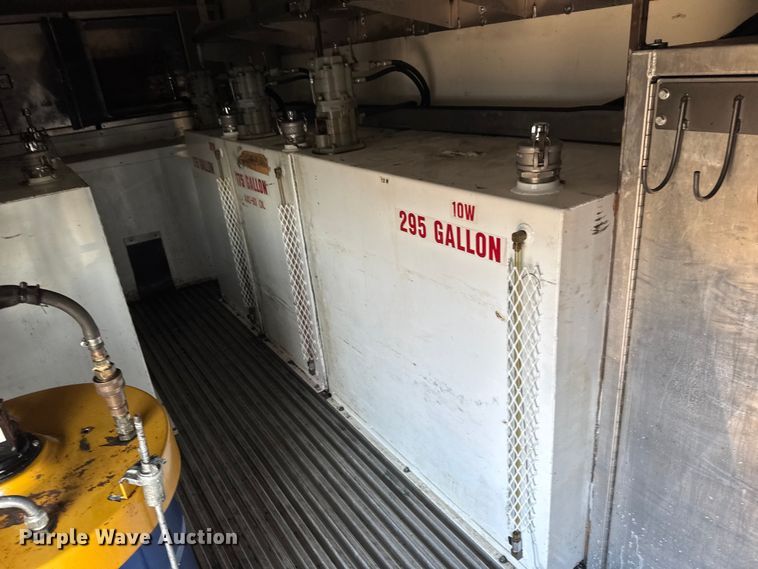 image for item EM8255 2005 Peterbilt 357 fuel / lube truck