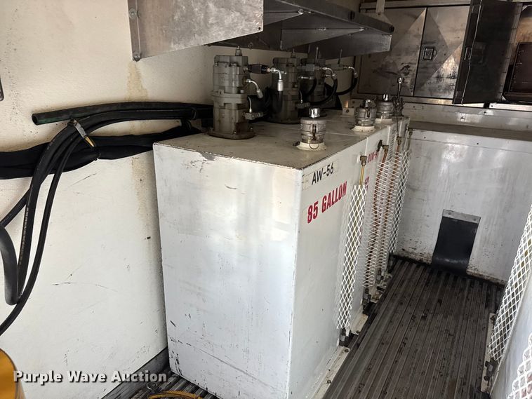 image for item EM8255 2005 Peterbilt 357 fuel / lube truck