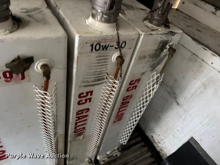 image for item EM8255 2005 Peterbilt 357 fuel / lube truck