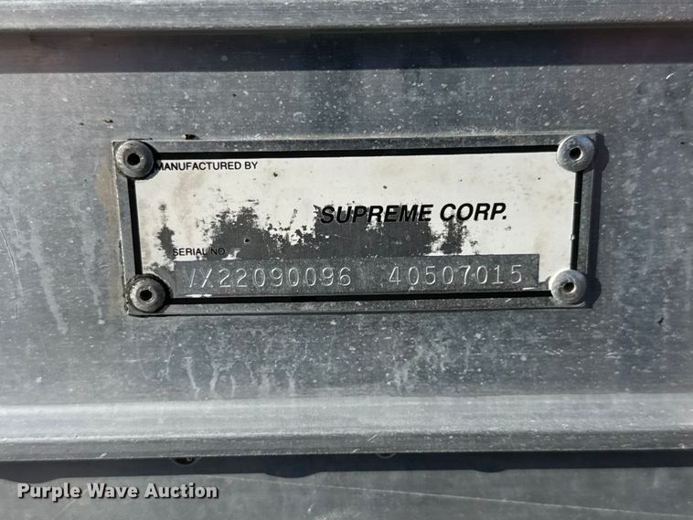 image for item EM8255 2005 Peterbilt 357 fuel / lube truck