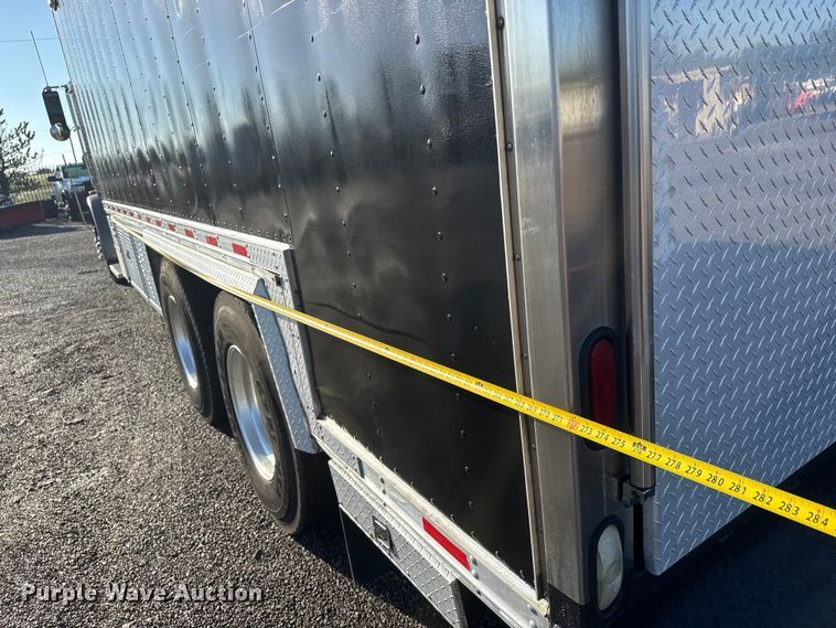 image for item EM8255 2005 Peterbilt 357 fuel / lube truck