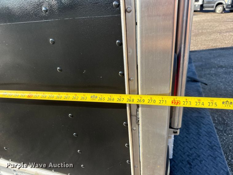 image for item EM8255 2005 Peterbilt 357 fuel / lube truck