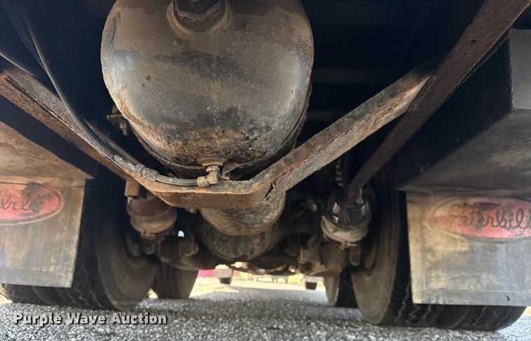 image for item EM8255 2005 Peterbilt 357 fuel / lube truck