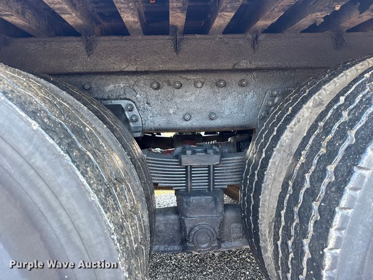 image for item EM8255 2005 Peterbilt 357 fuel / lube truck