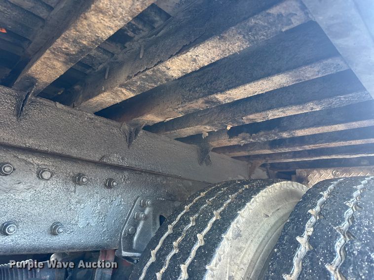 image for item EM8255 2005 Peterbilt 357 fuel / lube truck