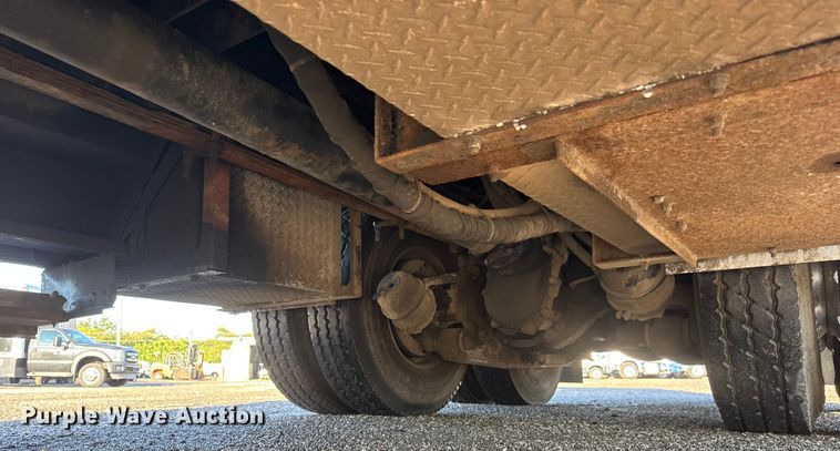 image for item EM8255 2005 Peterbilt 357 fuel / lube truck