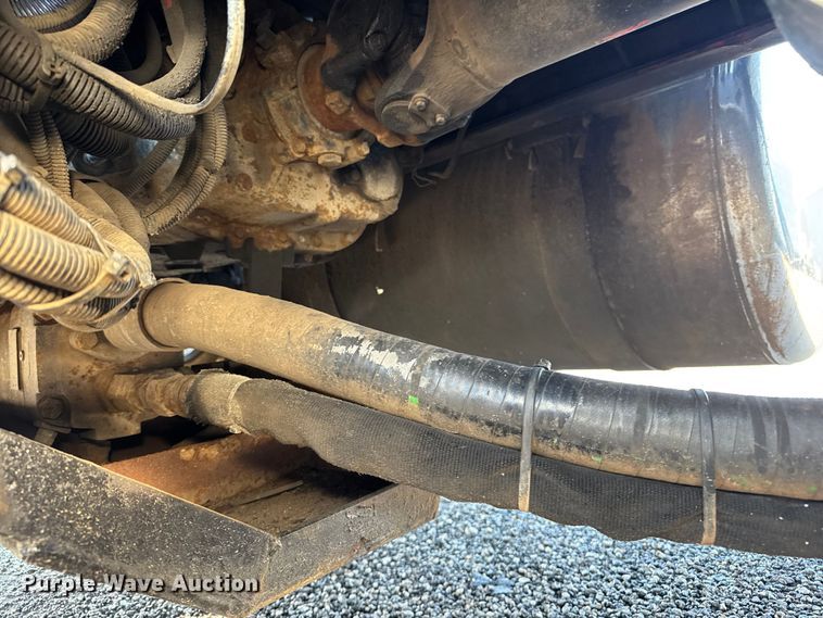 image for item EM8255 2005 Peterbilt 357 fuel / lube truck