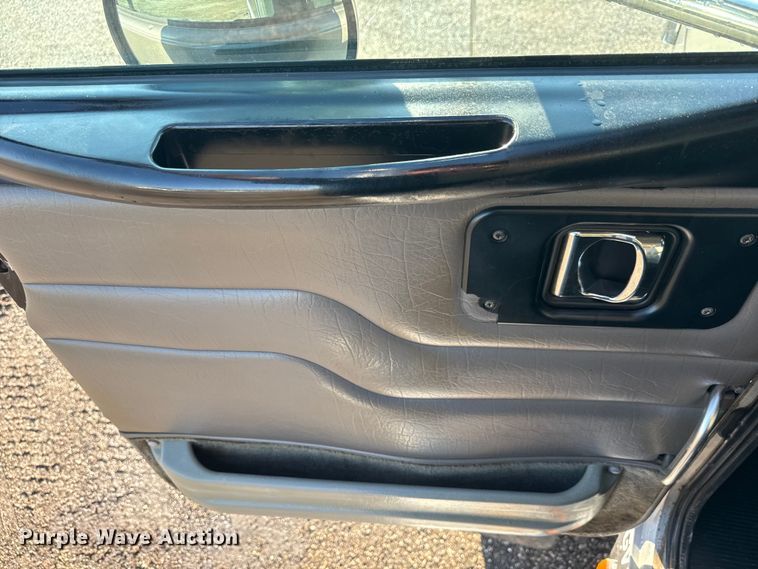 image for item EM8255 2005 Peterbilt 357 fuel / lube truck