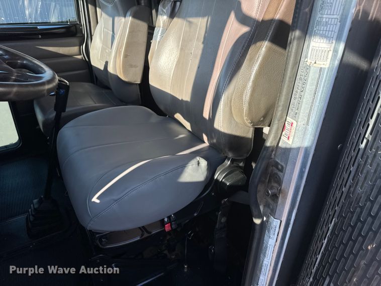 image for item EM8255 2005 Peterbilt 357 fuel / lube truck