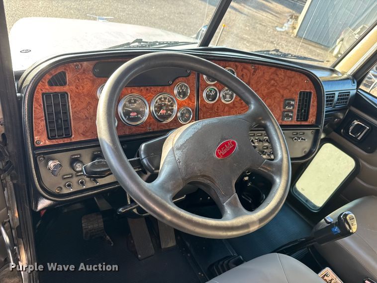 image for item EM8255 2005 Peterbilt 357 fuel / lube truck