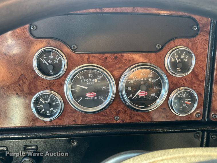 image for item EM8255 2005 Peterbilt 357 fuel / lube truck