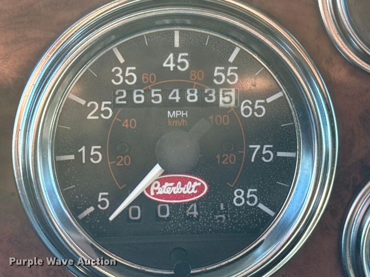 image for item EM8255 2005 Peterbilt 357 fuel / lube truck