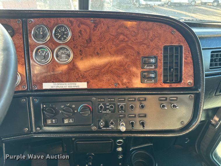 image for item EM8255 2005 Peterbilt 357 fuel / lube truck