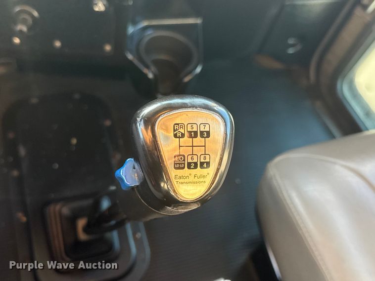 image for item EM8255 2005 Peterbilt 357 fuel / lube truck