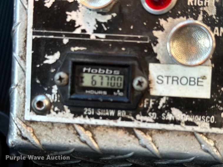 image for item EM8255 2005 Peterbilt 357 fuel / lube truck