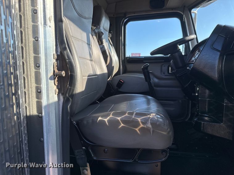 image for item EM8255 2005 Peterbilt 357 fuel / lube truck