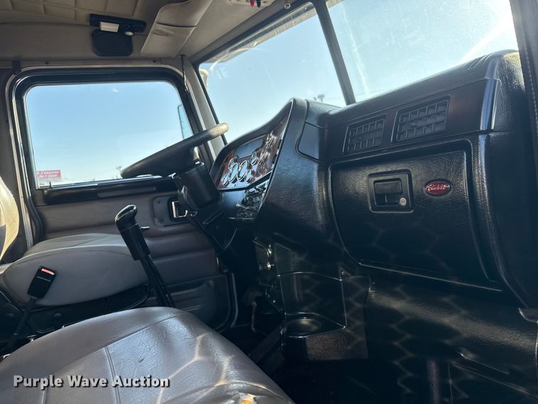 image for item EM8255 2005 Peterbilt 357 fuel / lube truck