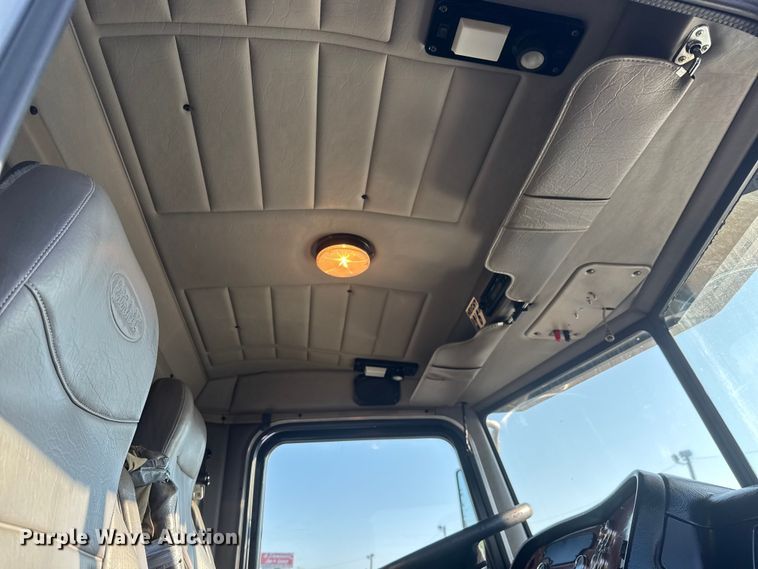 image for item EM8255 2005 Peterbilt 357 fuel / lube truck