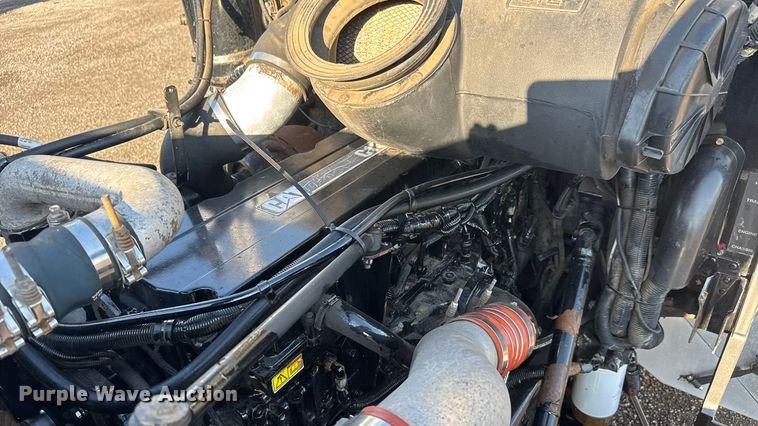 image for item EM8255 2005 Peterbilt 357 fuel / lube truck