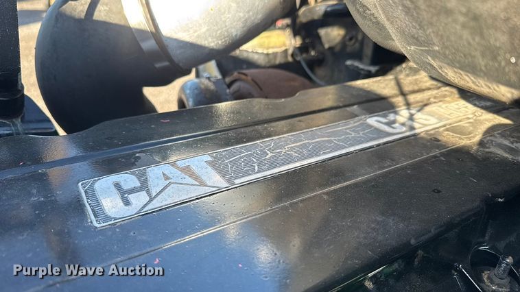 image for item EM8255 2005 Peterbilt 357 fuel / lube truck