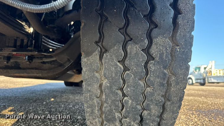 image for item EM8255 2005 Peterbilt 357 fuel / lube truck