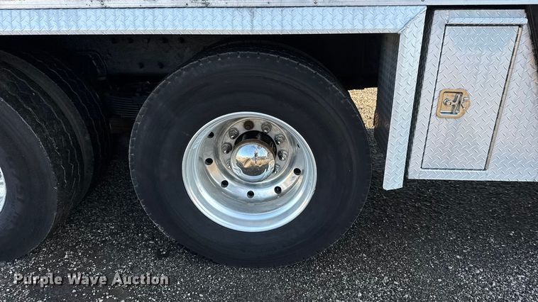 image for item EM8255 2005 Peterbilt 357 fuel / lube truck