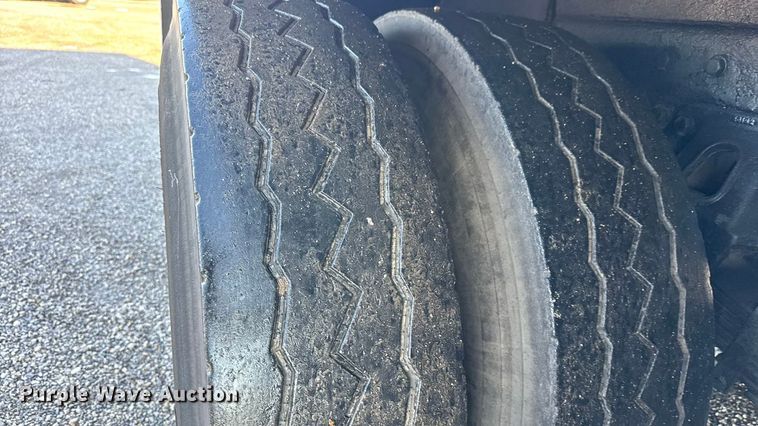 image for item EM8255 2005 Peterbilt 357 fuel / lube truck