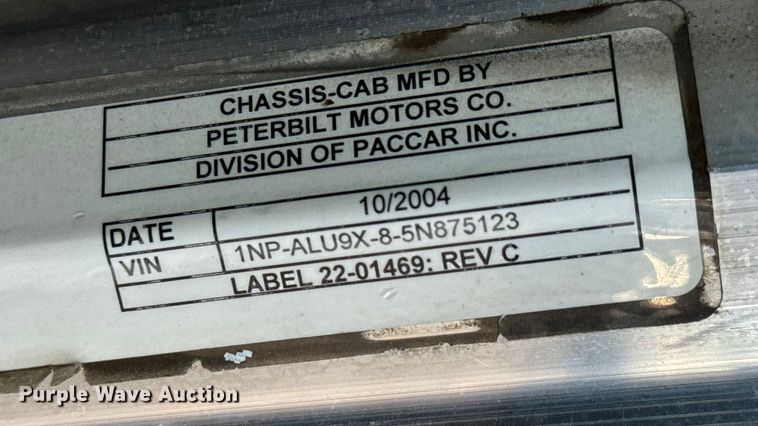 image for item EM8255 2005 Peterbilt 357 fuel / lube truck