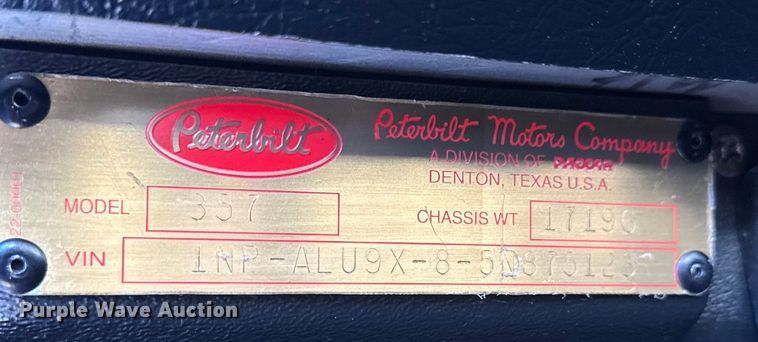 image for item EM8255 2005 Peterbilt 357 fuel / lube truck