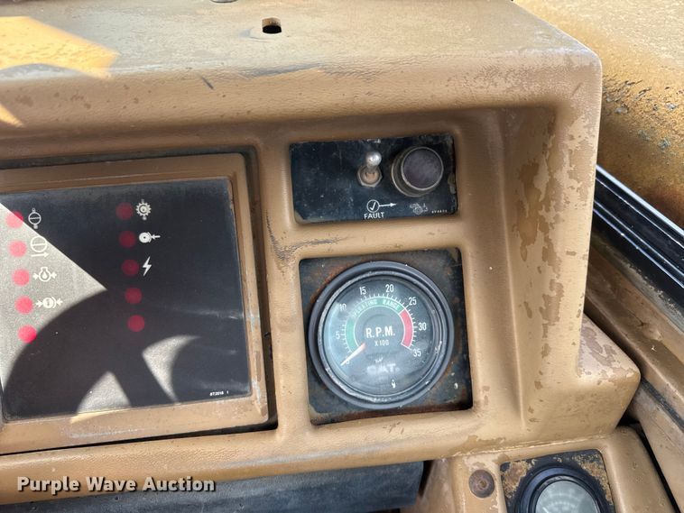 image for item EM8316 1987 Caterpillar 623E elevating scraper