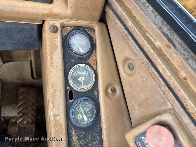 image for item EM8316 1987 Caterpillar 623E elevating scraper