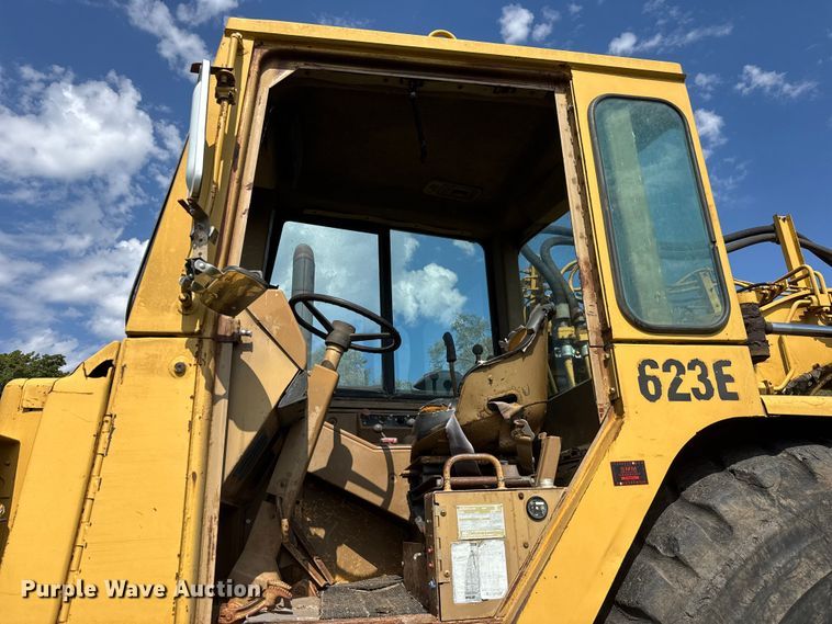 image for item EM8316 1987 Caterpillar 623E elevating scraper