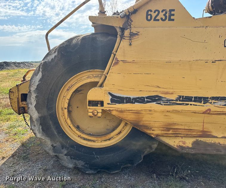 image for item EM8316 1987 Caterpillar 623E elevating scraper