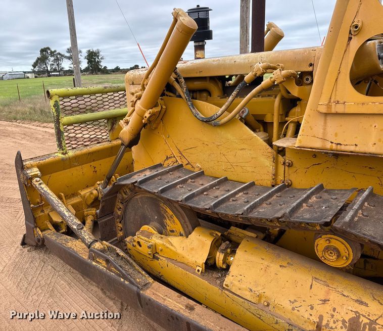 image for item EM8355 1964 Caterpillar D4D dozer