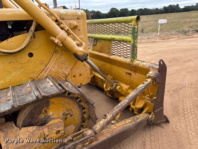 image for item EM8355 1964 Caterpillar D4D dozer