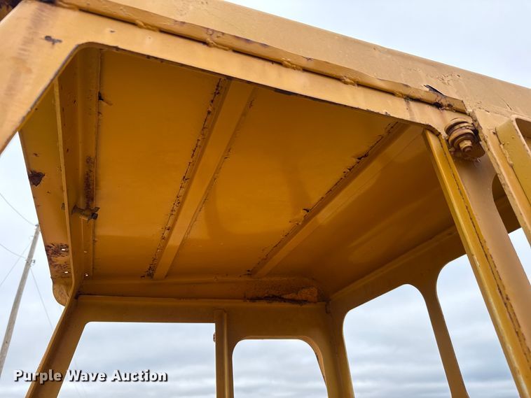 image for item EM8355 1964 Caterpillar D4D dozer