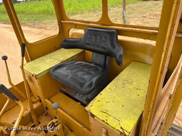 image for item EM8355 1964 Caterpillar D4D dozer