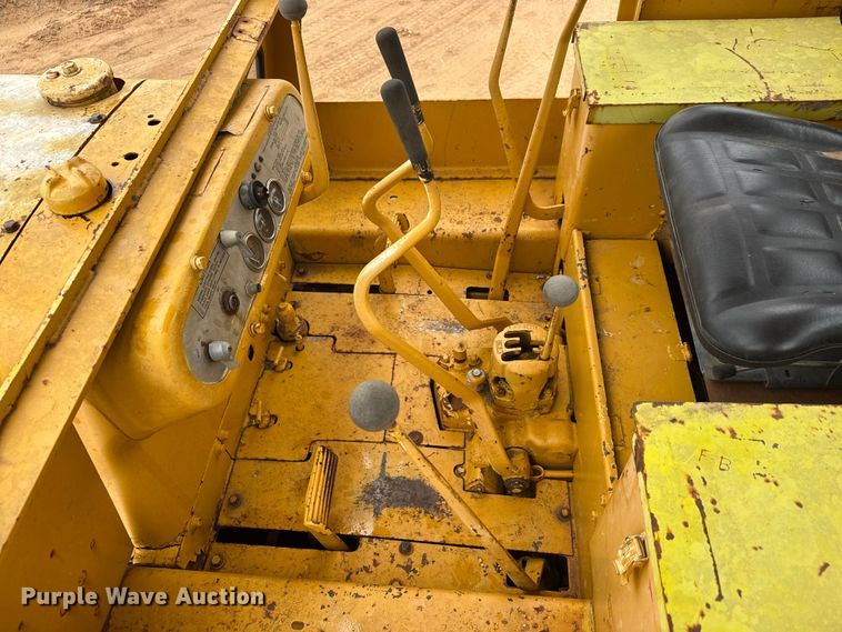 image for item EM8355 1964 Caterpillar D4D dozer