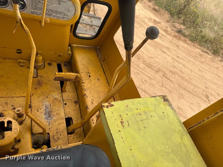 image for item EM8355 1964 Caterpillar D4D dozer