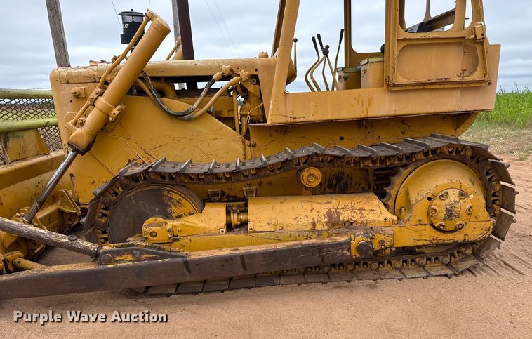 image for item EM8355 1964 Caterpillar D4D dozer
