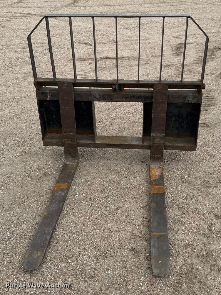 image for item EM8384 2008 Case 445 skid steer loader